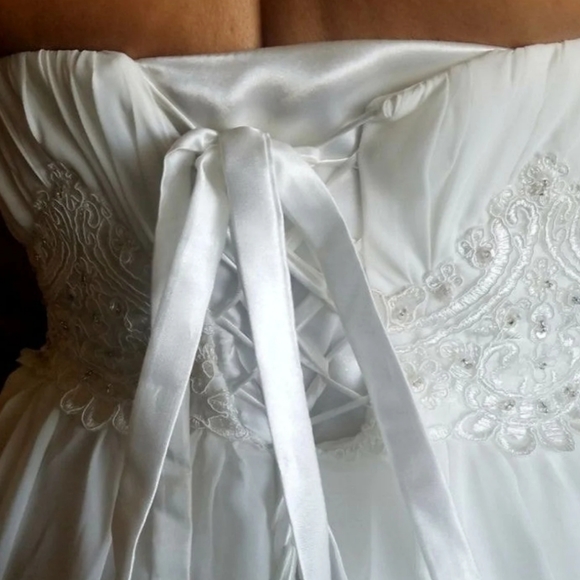 Romantic Ivory Wedding Dress Adjustable Size - Picture 7 of 8